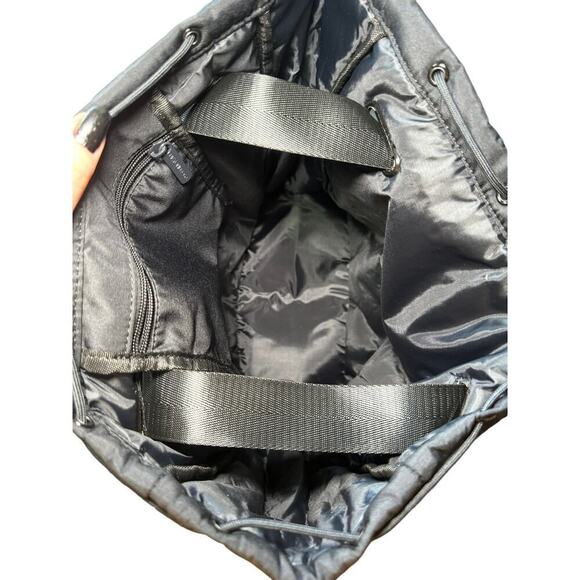Beyond Yoga NWT Convertible Gym Bag Backpack Versatile In Black